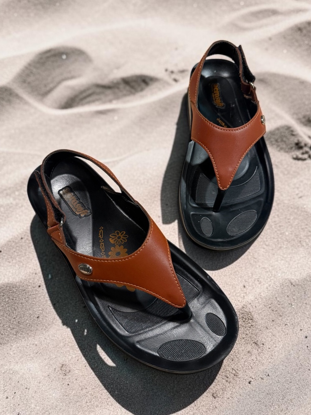 NEW!! Aerosoft “Tuck” Women’s Slingback Leather Brown Thong Sandals